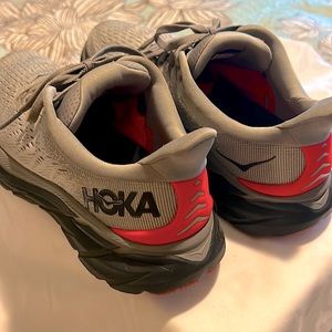 Hoka One One Clifton 8
Sharkskin Diva Pink (Women's)